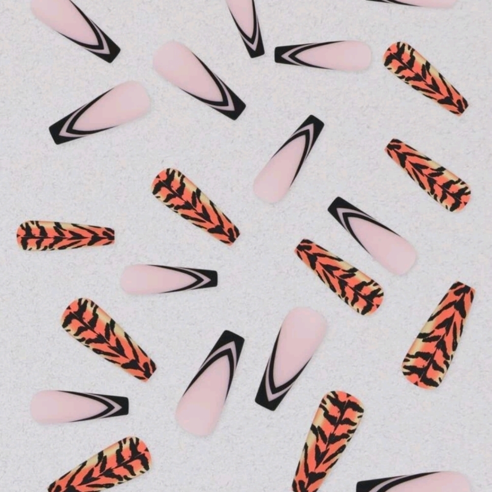 Tiger Design Nails 🐅 - Picture 3 of 3